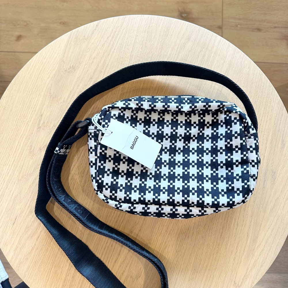 BAGGU crossbody camera bag